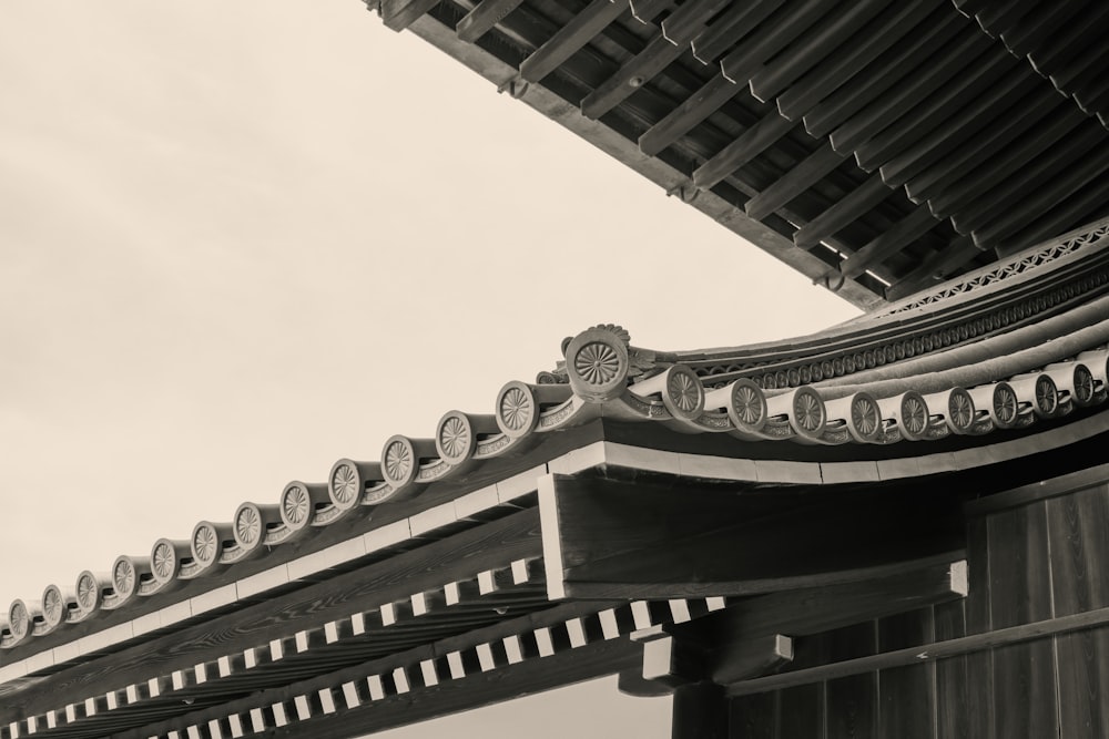 a black and white photo of a roof