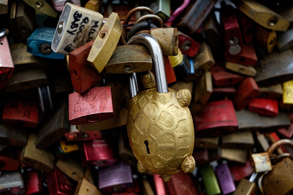 a bunch of padlocks that are stacked on top of each other