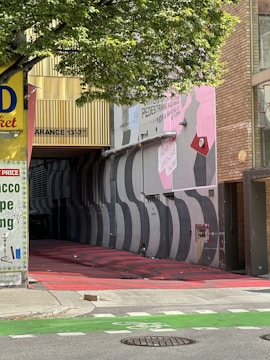 Graphical representation of noise reduction strategies applied in urban planning.