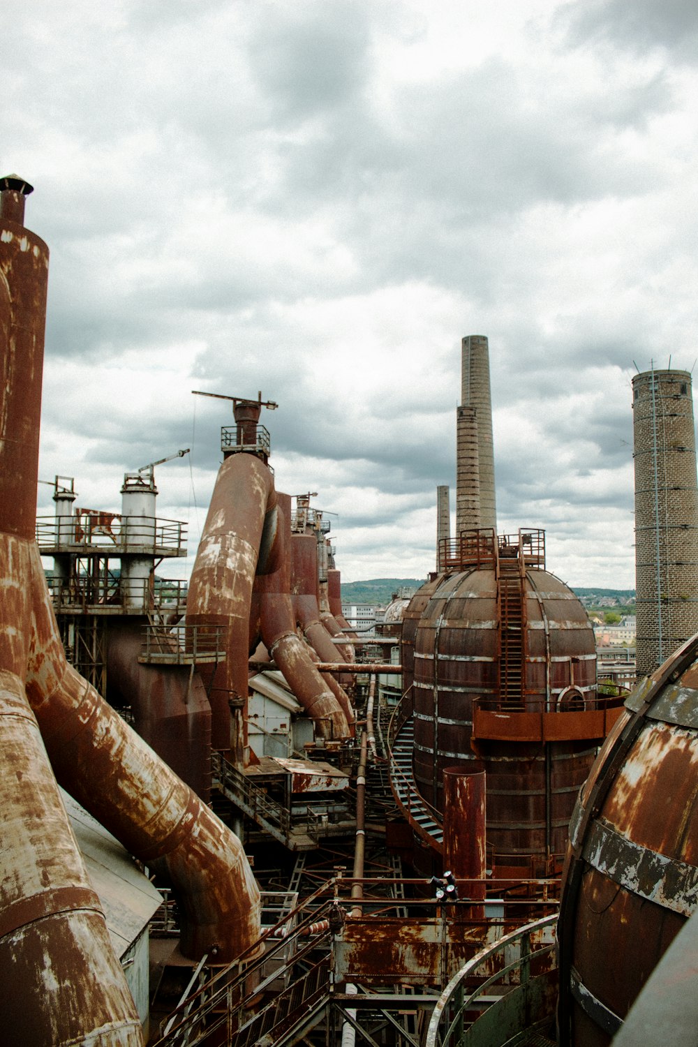 a factory with a lot of rusty pipes