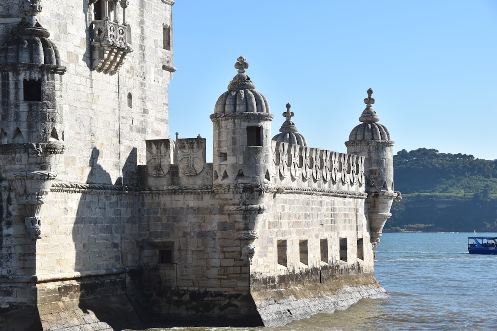 a boat is in the water near a castle