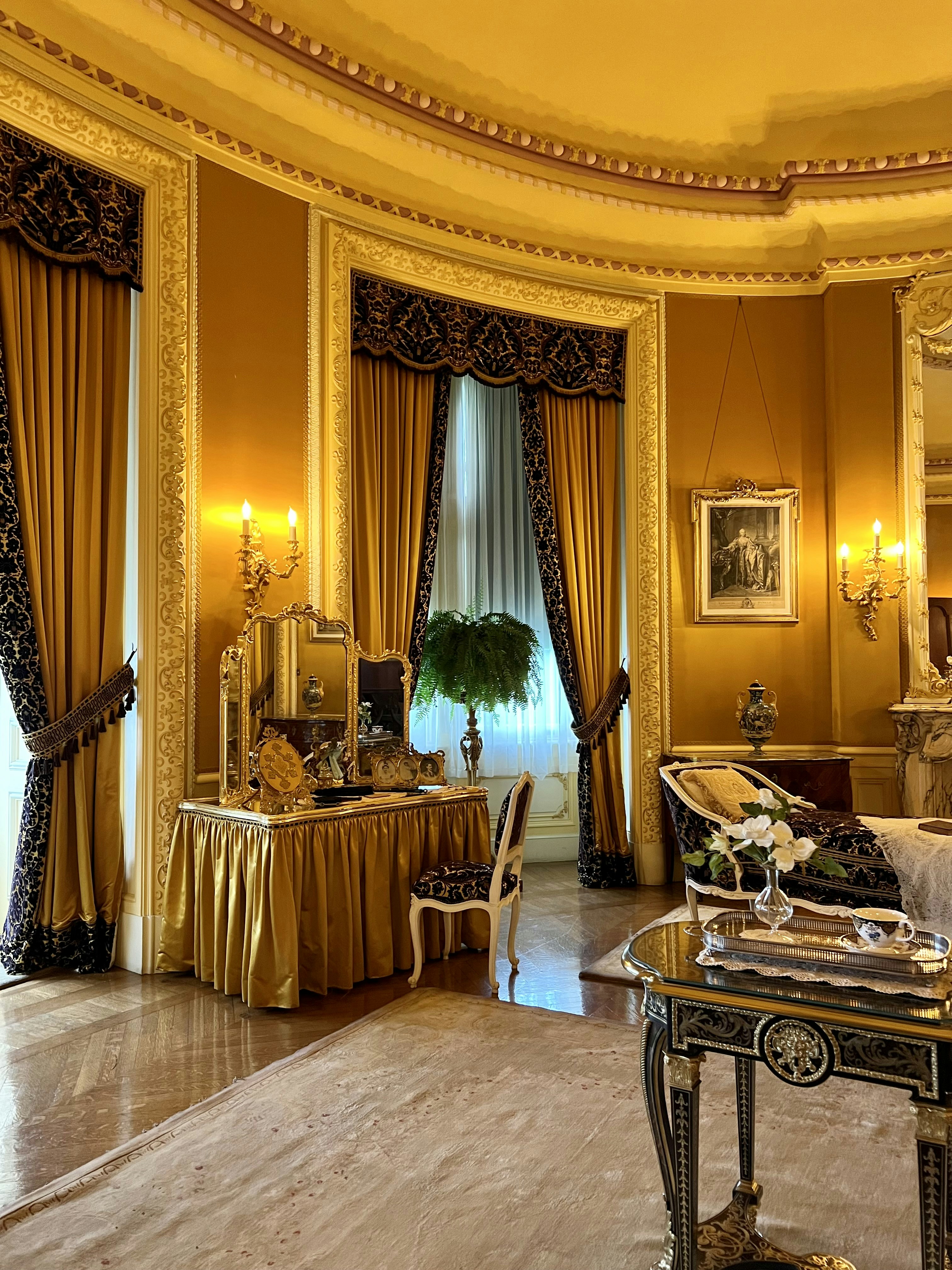 Royal Sonesta Room Service Menu