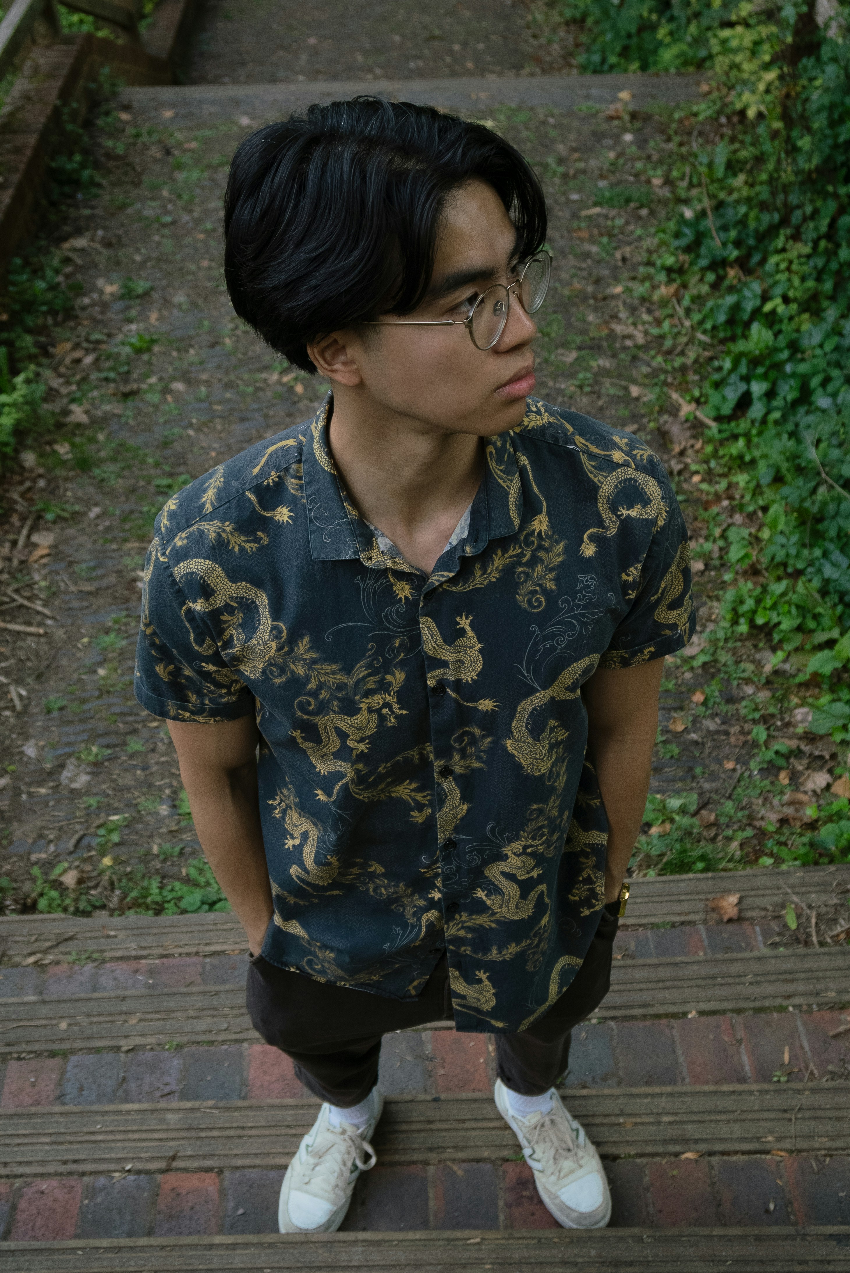 photo-1694485338927-49564929019d?ixid=M3wxMjA3fDB8MXxzZWFyY2h8MTB8fGJhdGlrJTIwc2hpcnR8ZW58MHx8fHwxNzYwNTYzNDY3fDA\u0026ixlib=rb-4.1.0