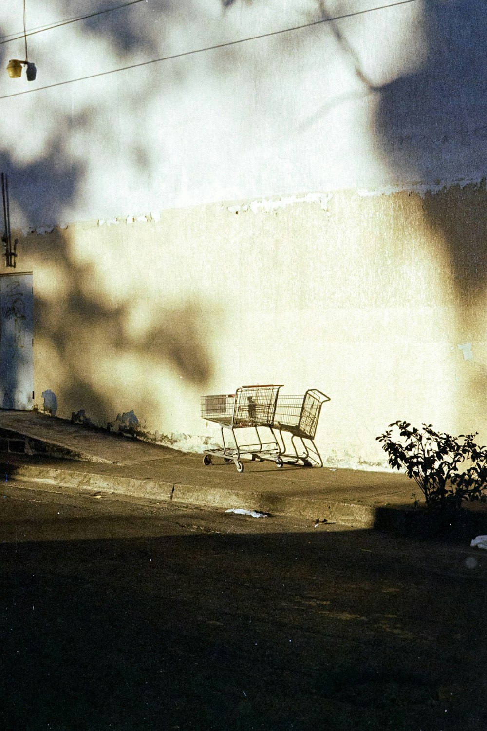 a couple of chairs sitting on the side of a building