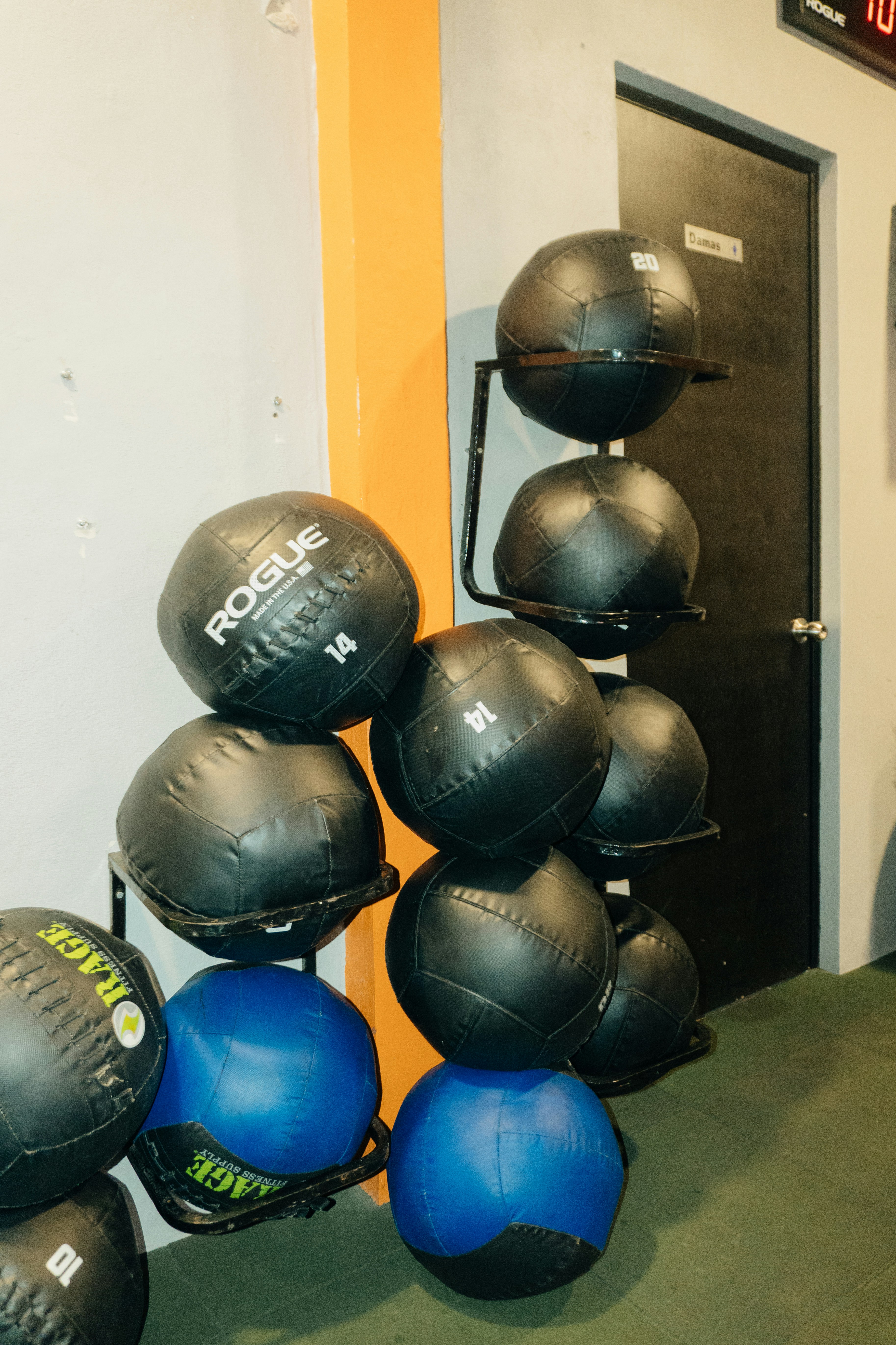 Kegel-Agilitätsübung für die Beinarbeit im Boxen