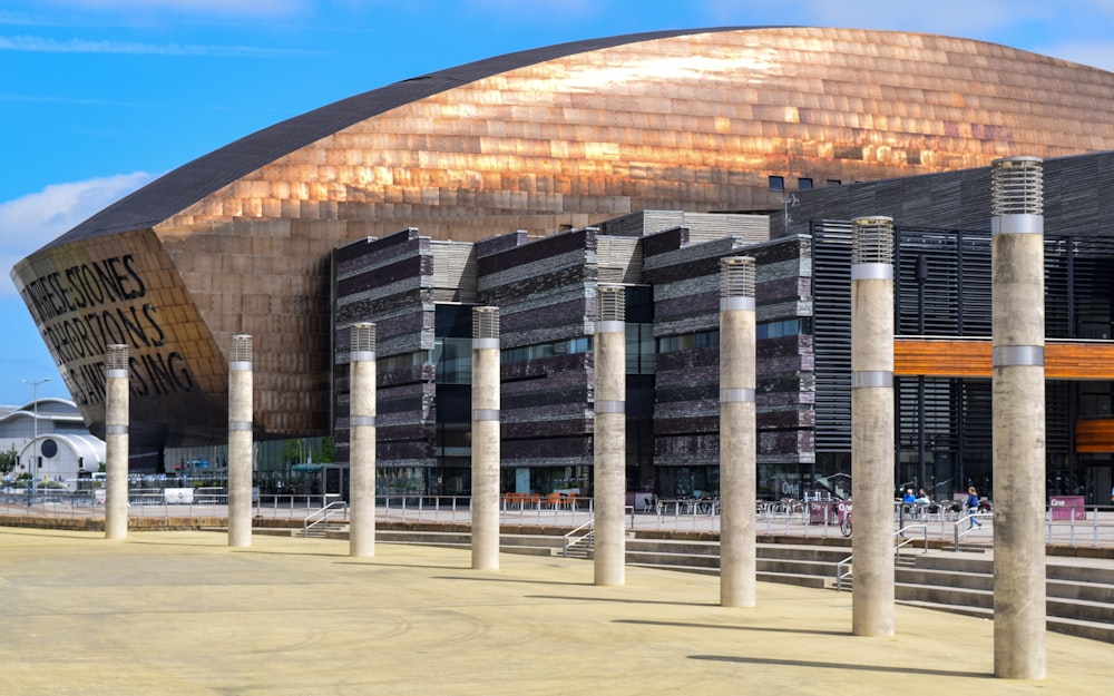 a large building with columns in front of it