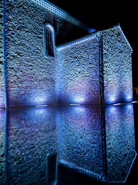 A serene blue-toned photo of the ARLS Leal Independência nº 30 lodge building at dusk.