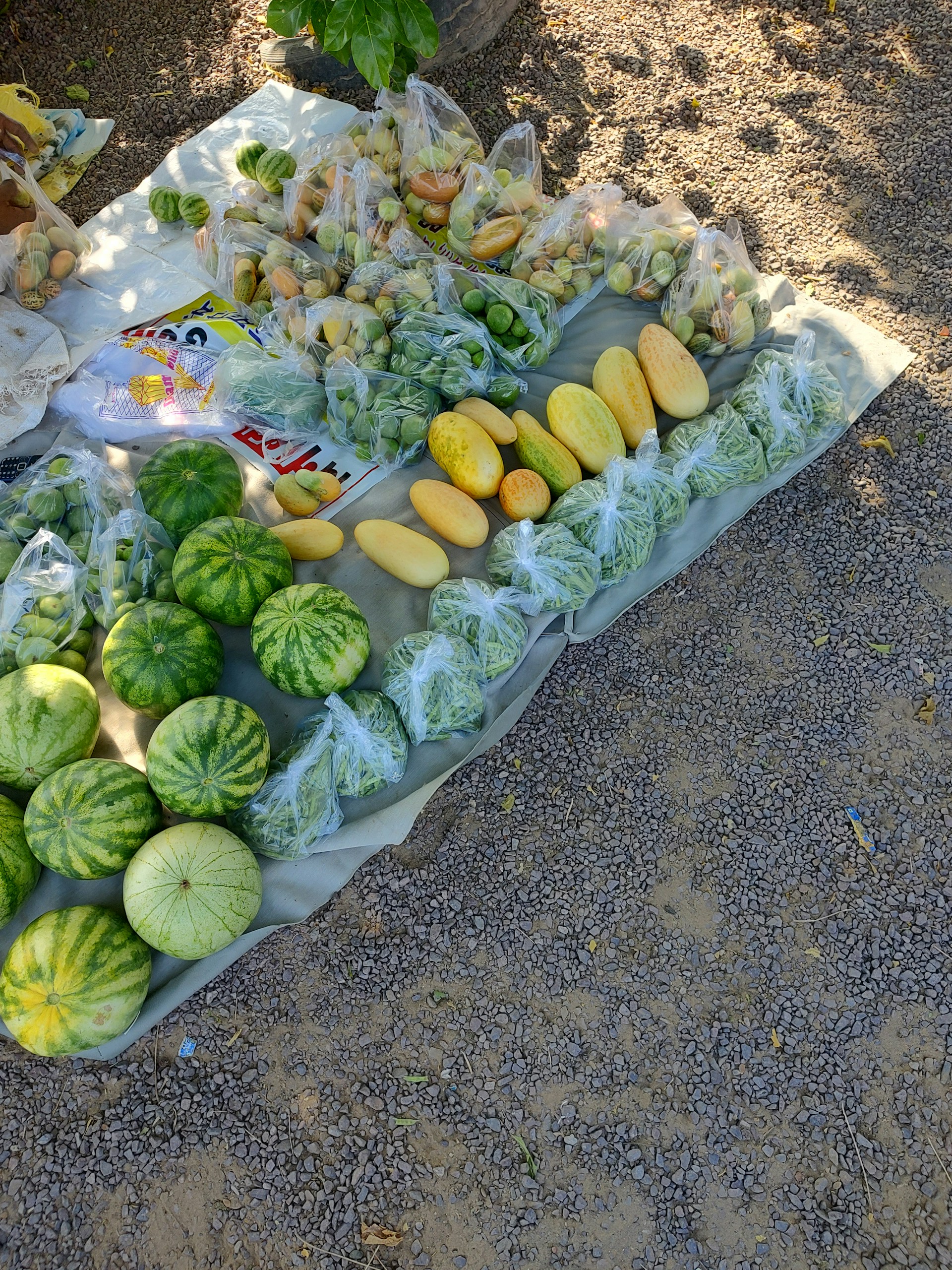 gray computer monitor