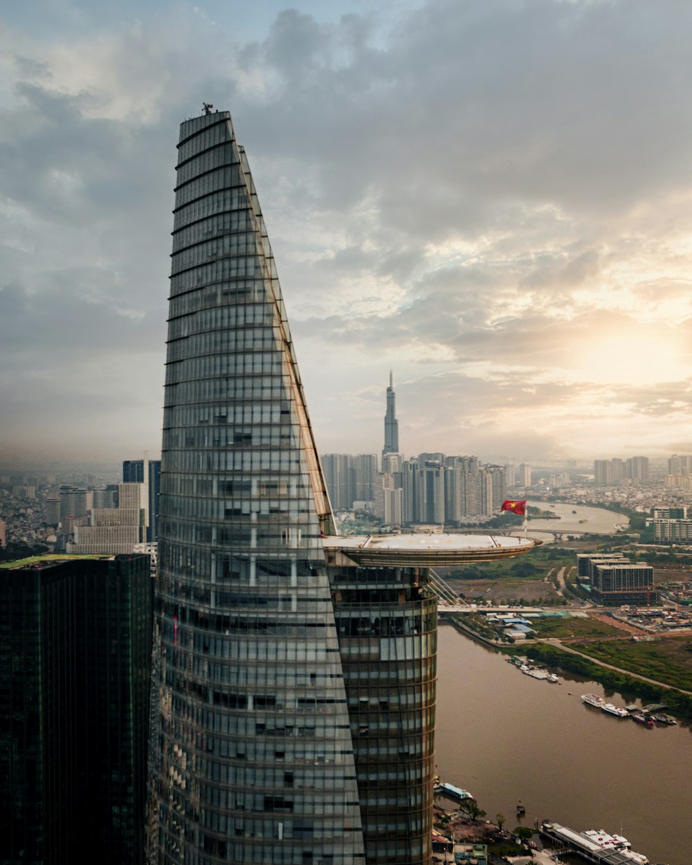 a view of a very tall building in a city