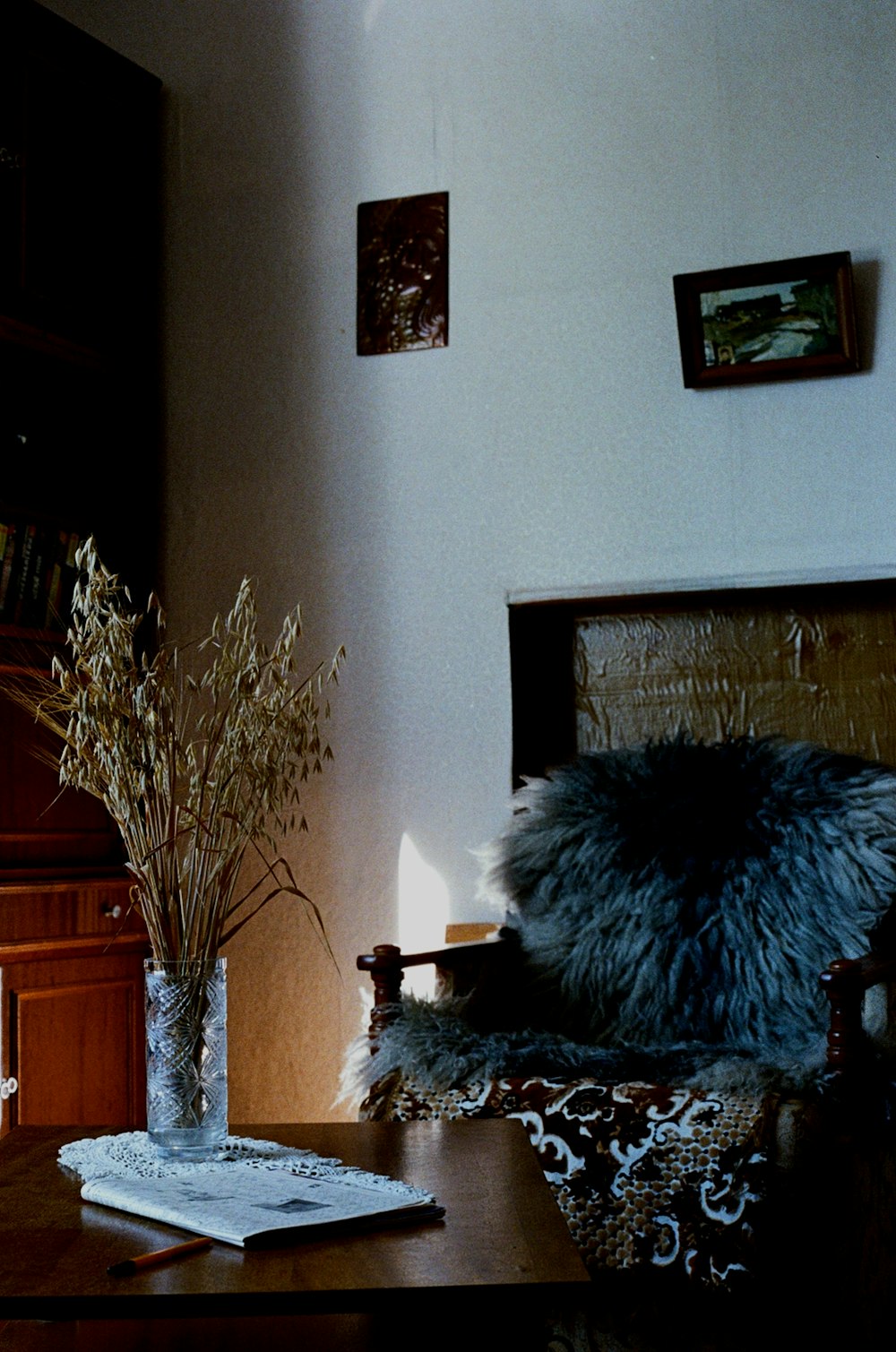 a living room filled with furniture and a book shelf