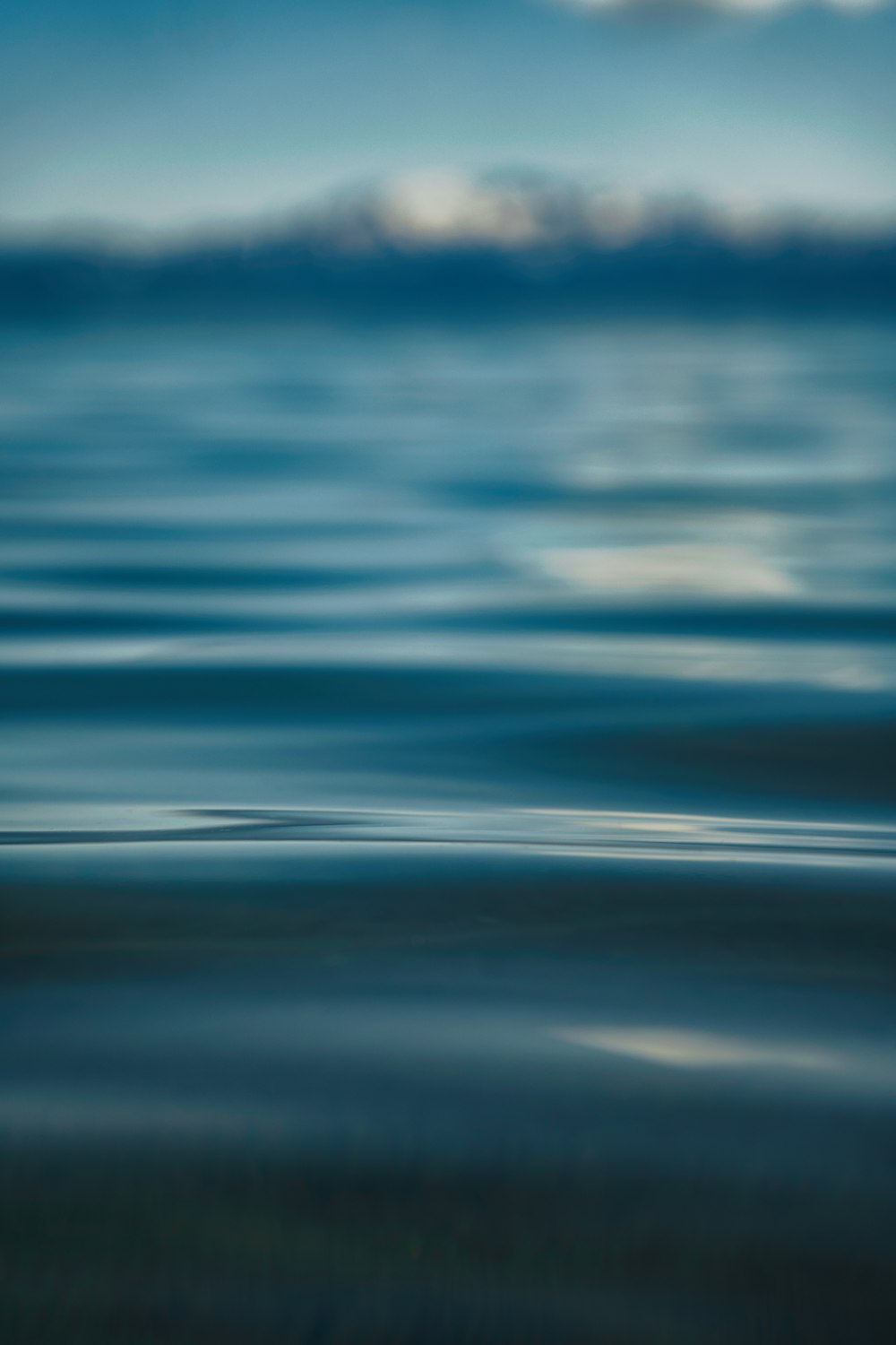 a blurry photo of a body of water