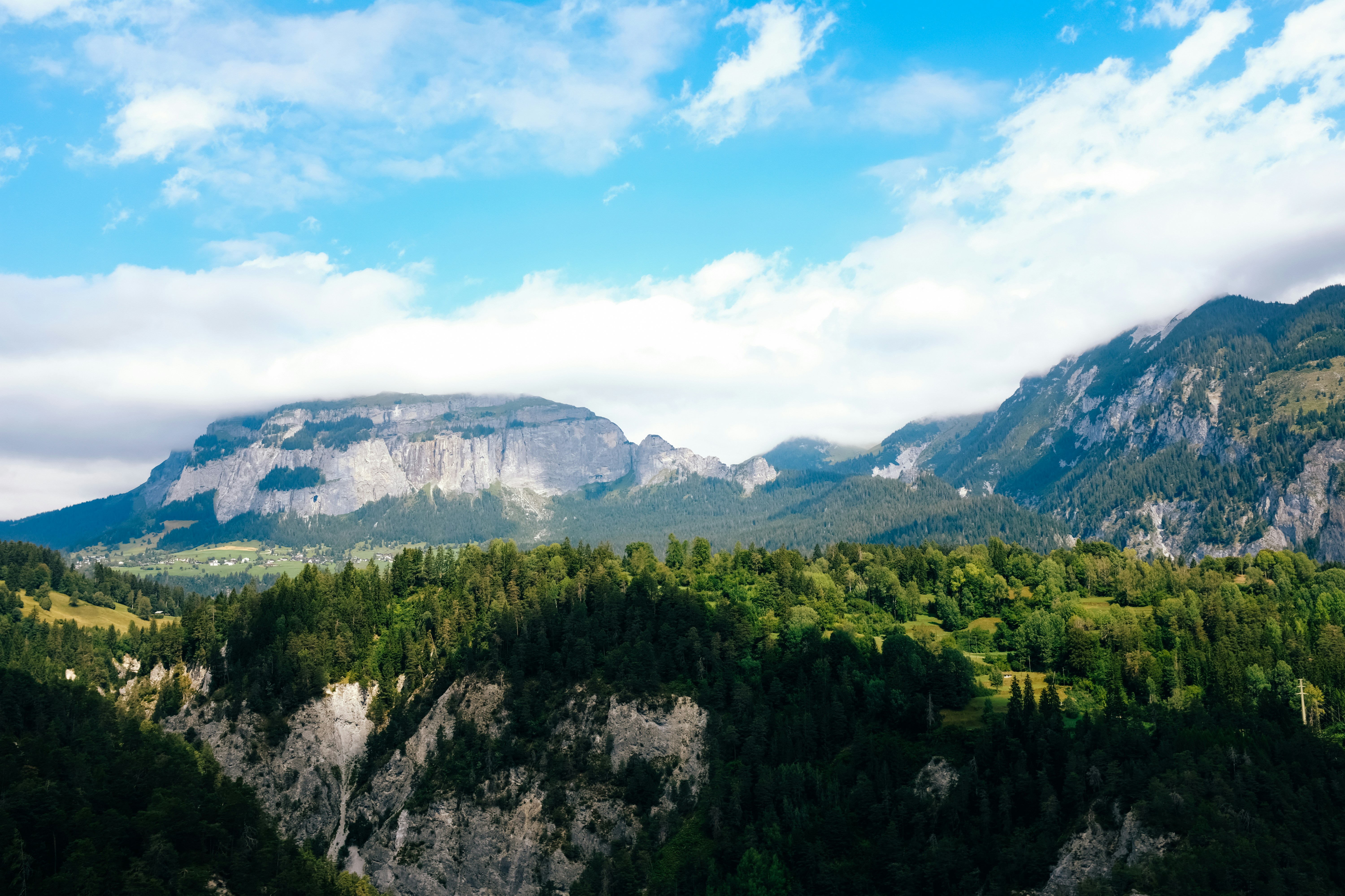 Photo by adrienolichon