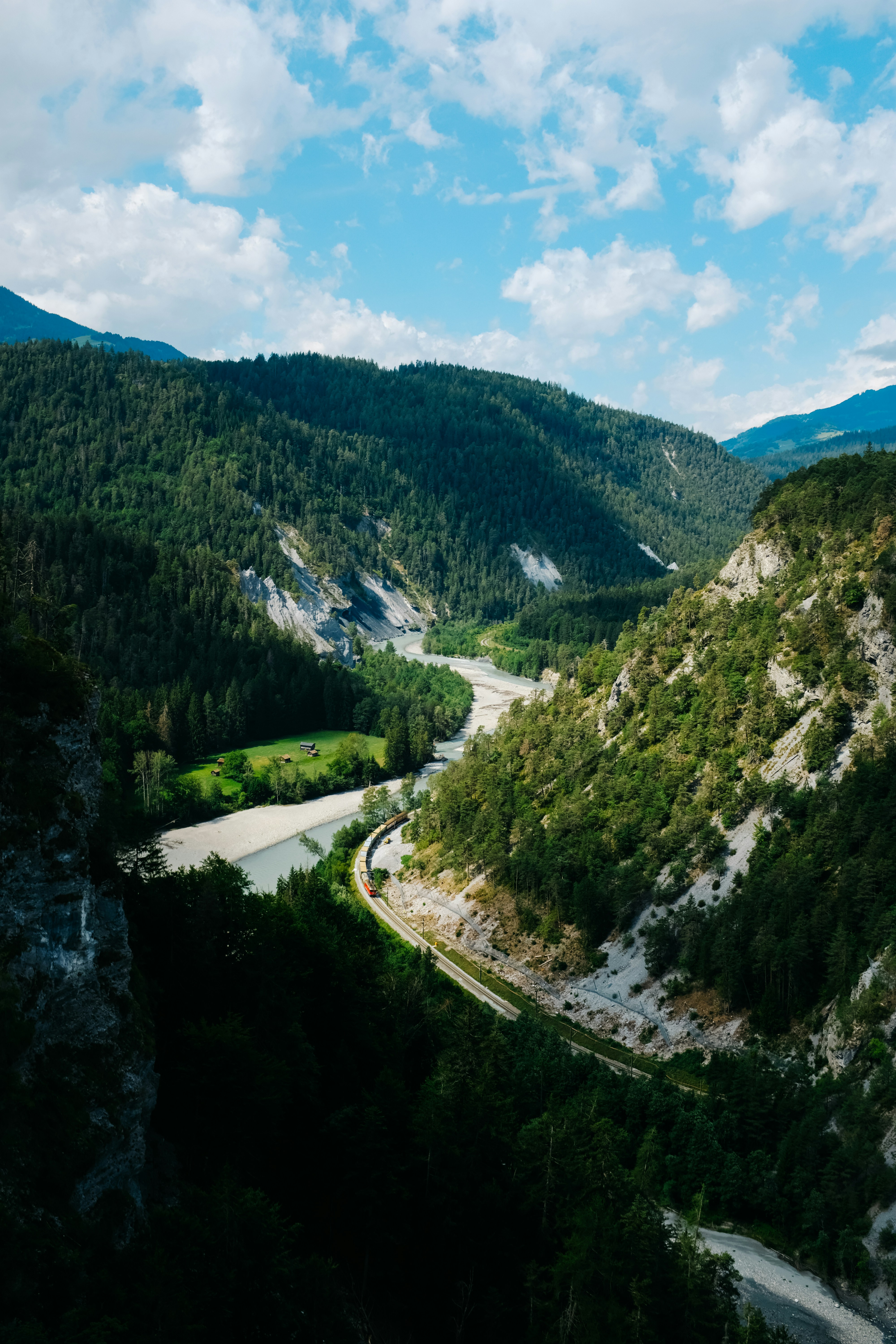 Photo by adrienolichon