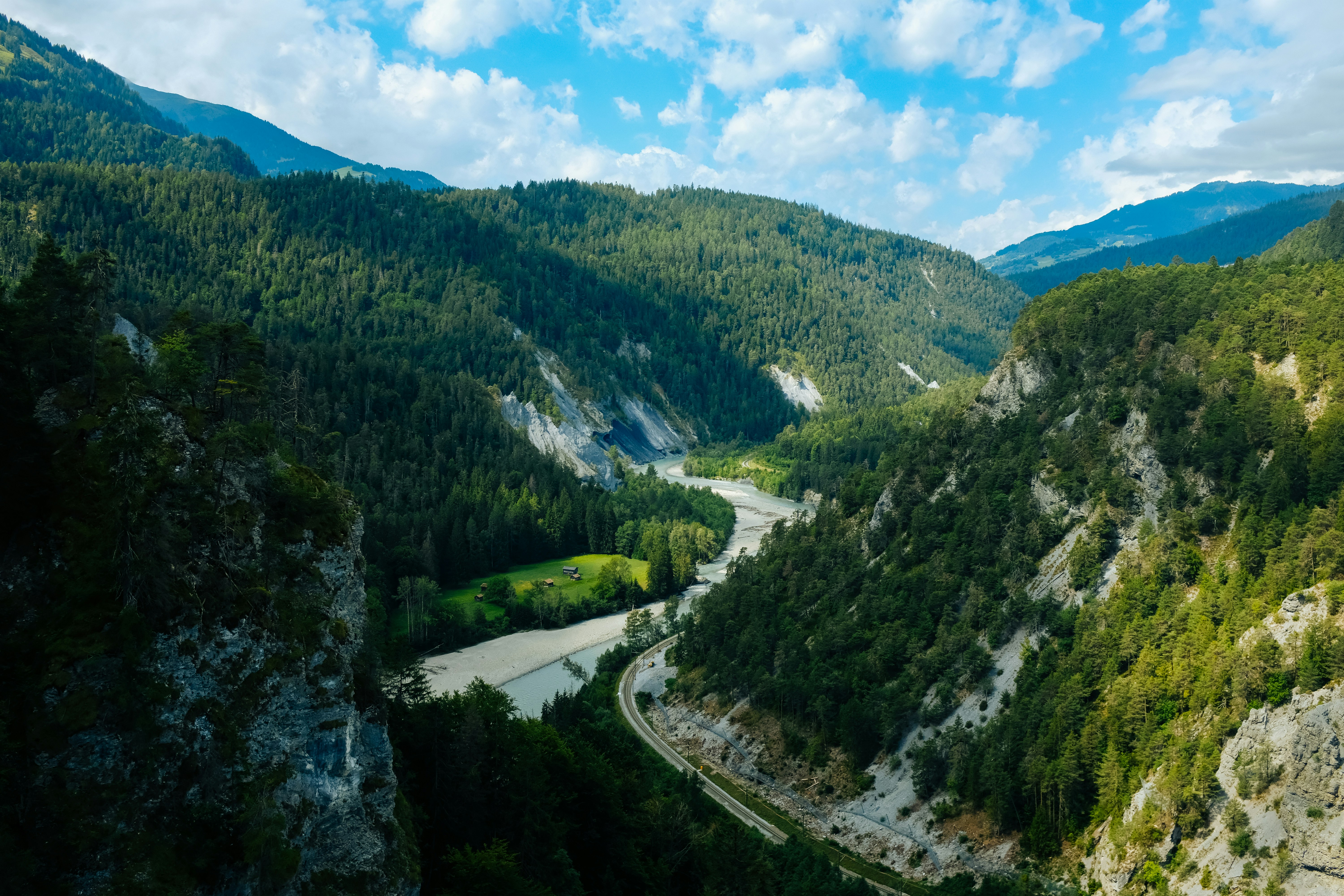 Photo by adrienolichon