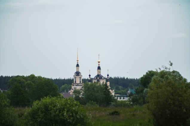 A serene view of the CSI Kodankara church surrounded by lush greenery.