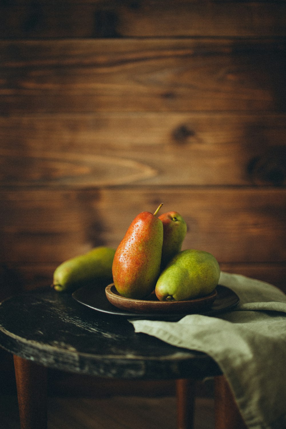 a plate of pears and pears on a table