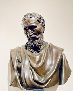 An elegant bronze bust demonstrating exceptional craftsmanship.