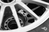 Technical render showing the cross-section of the 9rs wheel with annotations on material and weight.