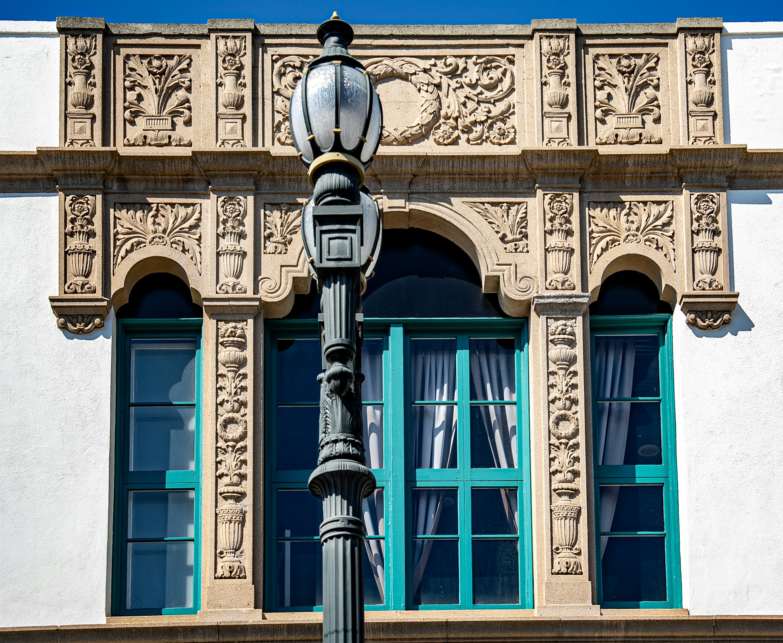 a street light in front of a building