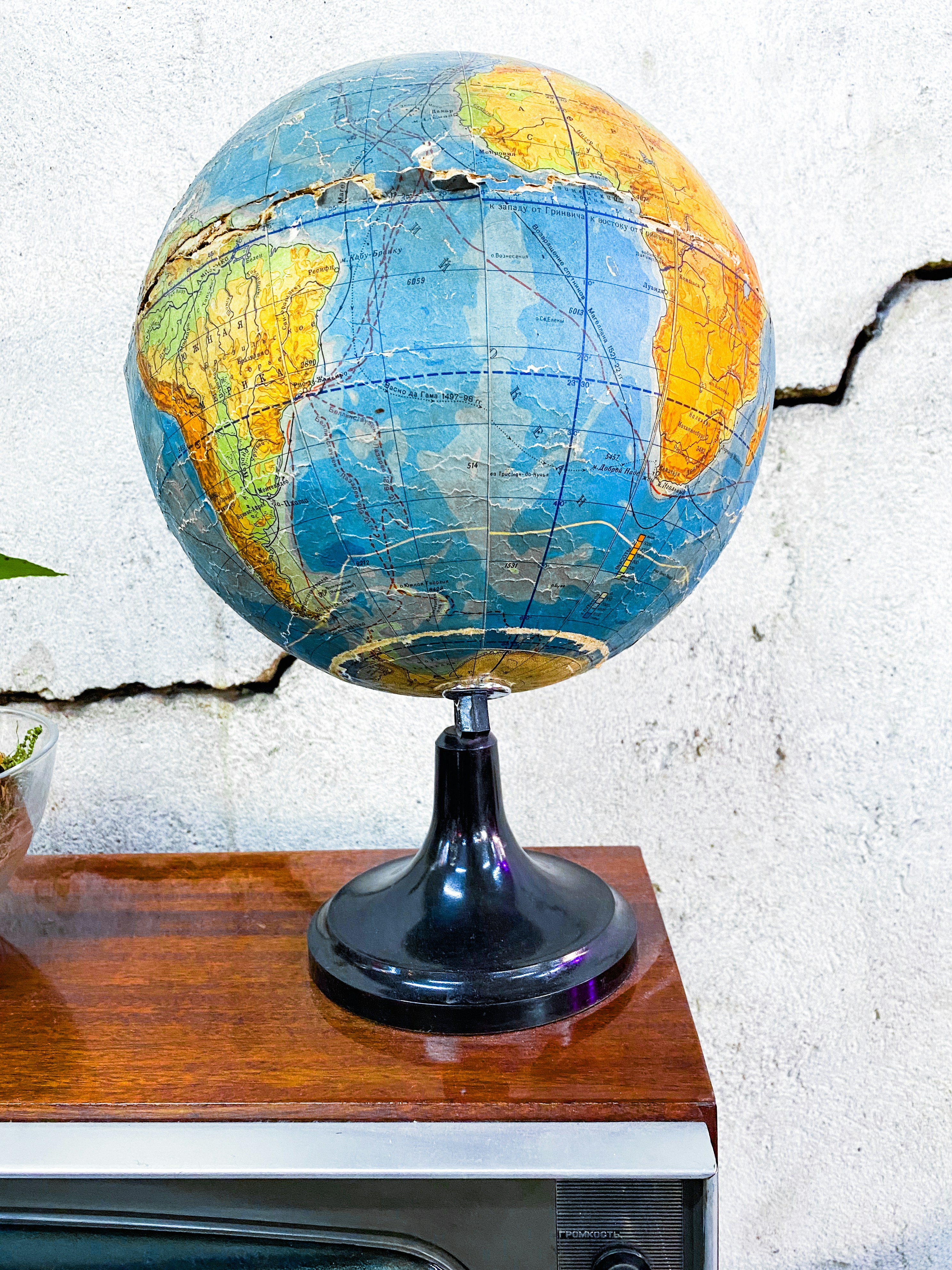 a-blue-and-yellow-globe-sitting-on-top-of-a-radio-photo-free-old