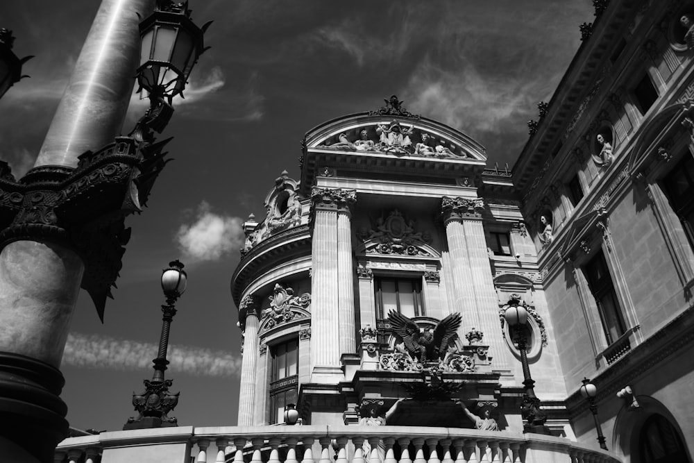 a black and white photo of a building