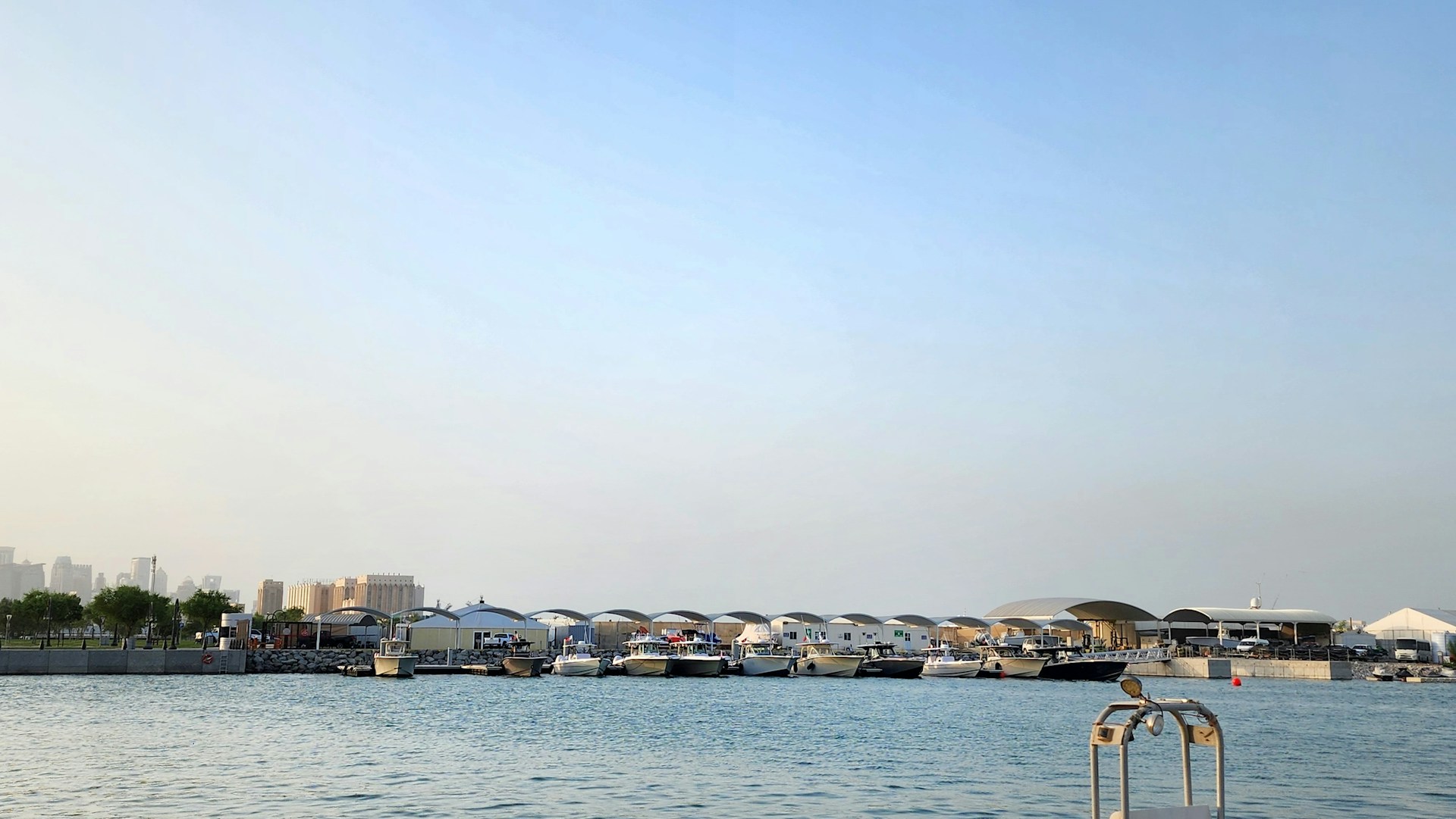 gray computer monitor