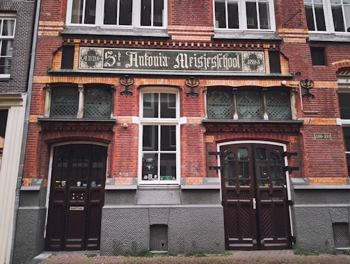 Historic black and white photo of the Instituto São Judas Tadeu's original building facade.