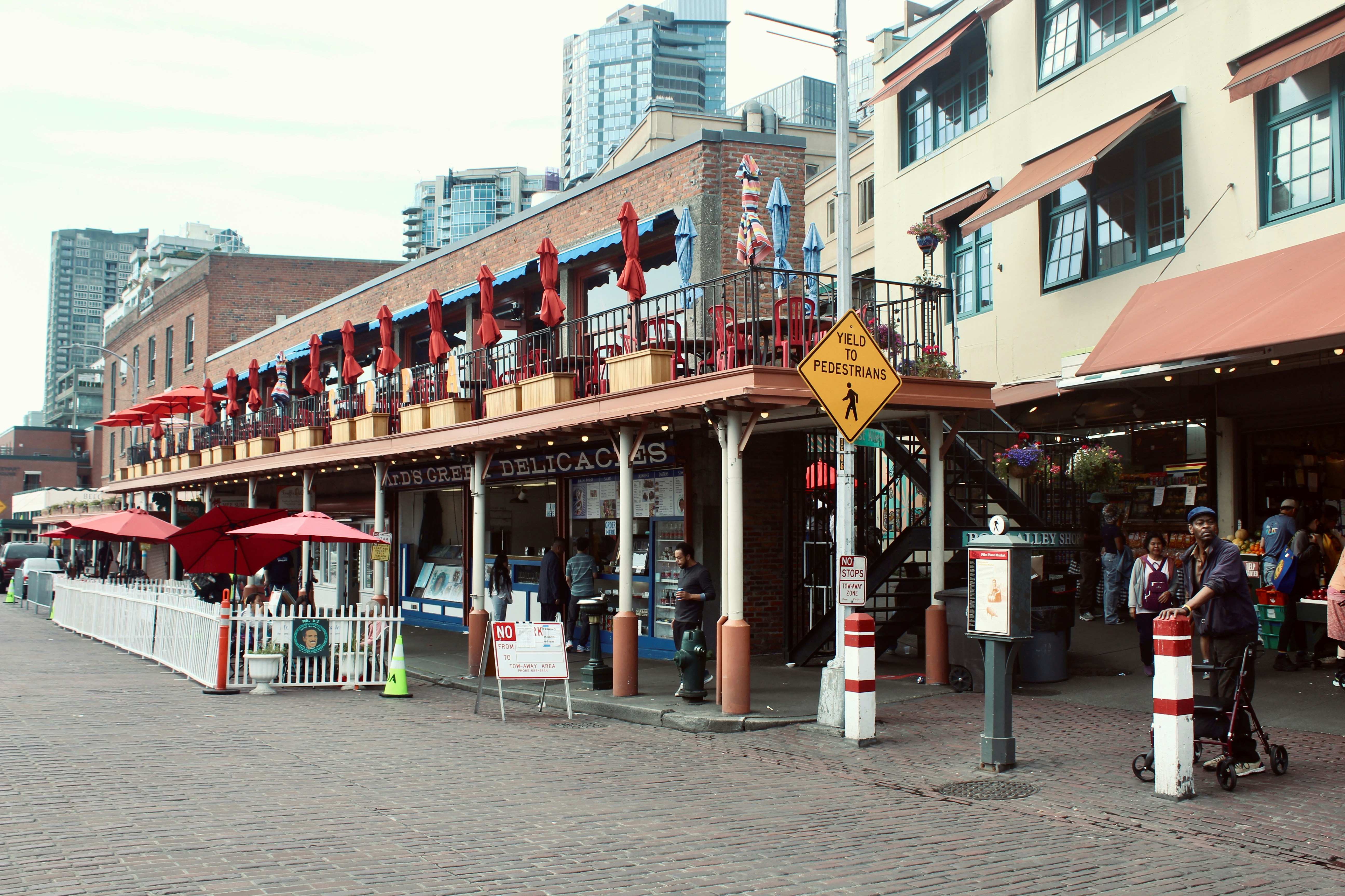 Wharfside Resilience: Designing Portable Retail Stalls for Coastal Prawn Sellers in 2026
