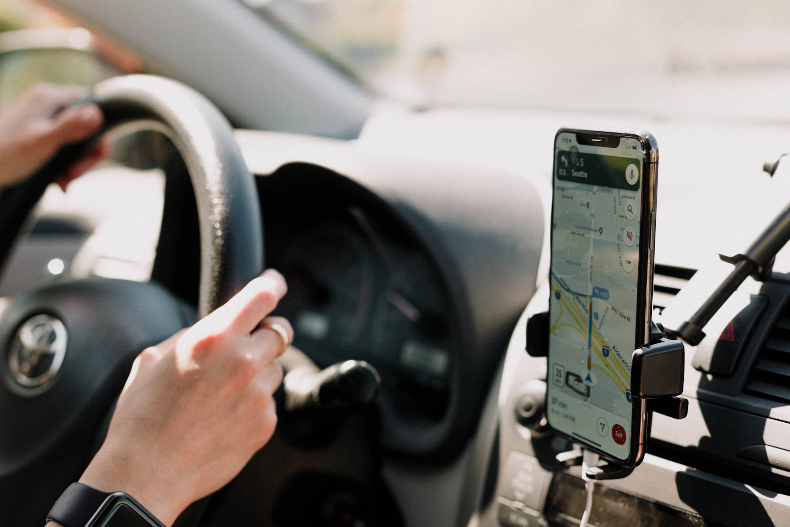 Traveler using a smartphone for navigation on a trip