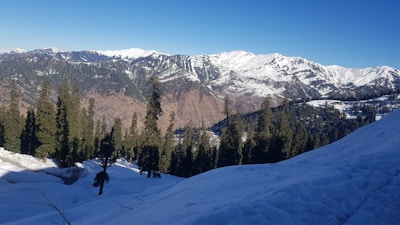 A breathtaking view of Mount Hood covered in snow.