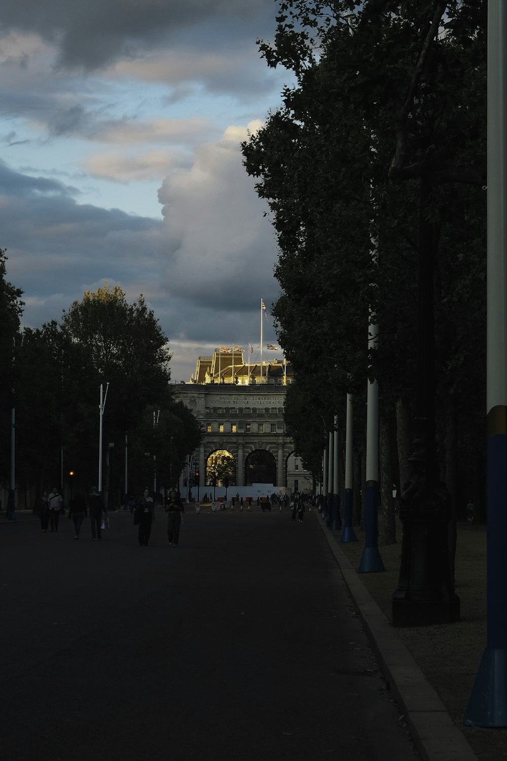 a view of the arc de trioe in paris at dusk