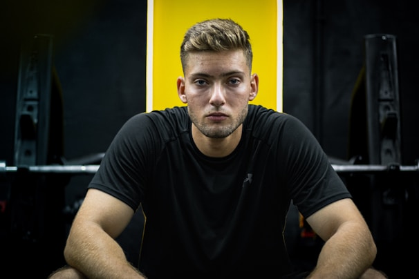 Young athlete focused during a mental coaching session in a bright training room.