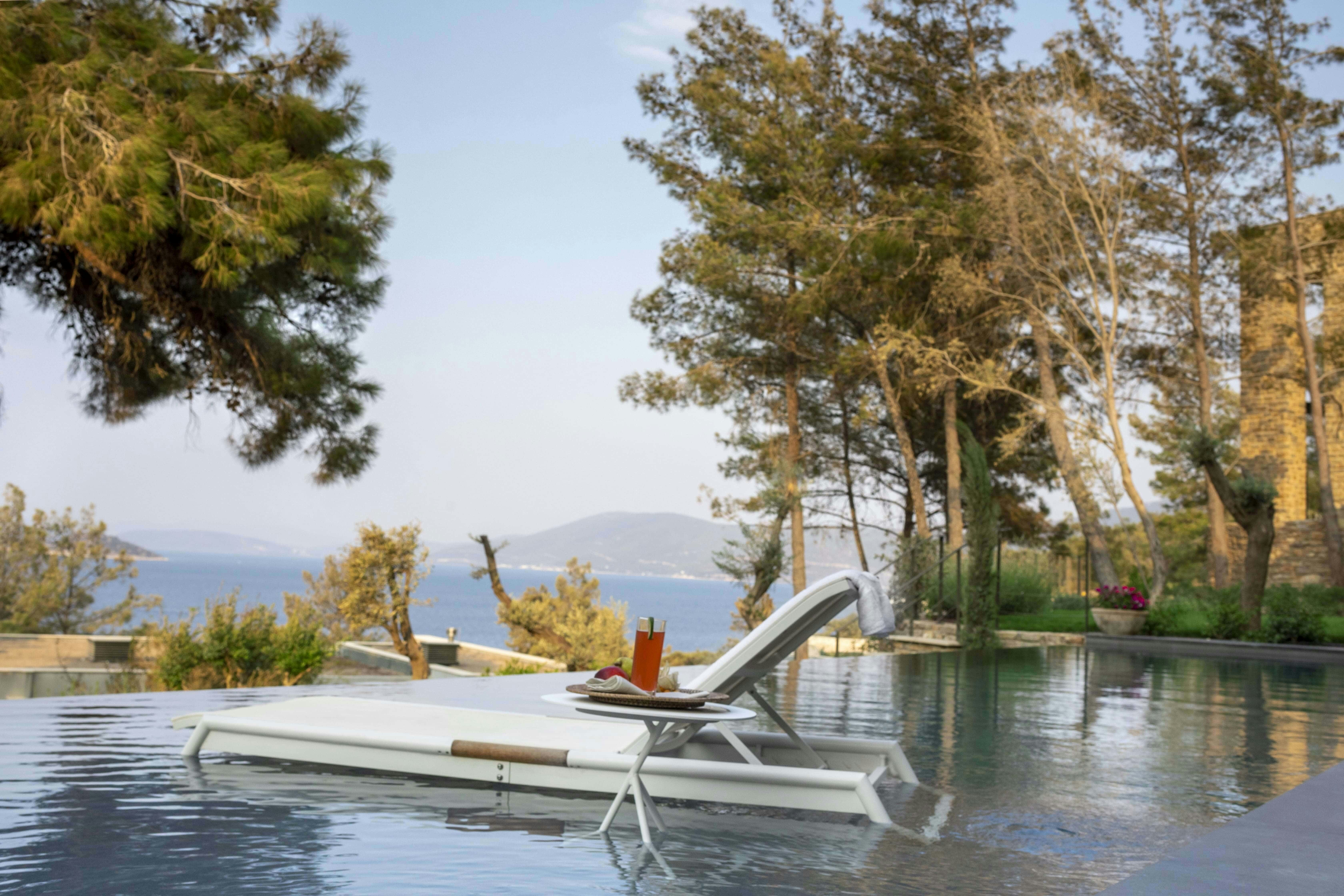 a lounge chair sitting on top of a swimming pool