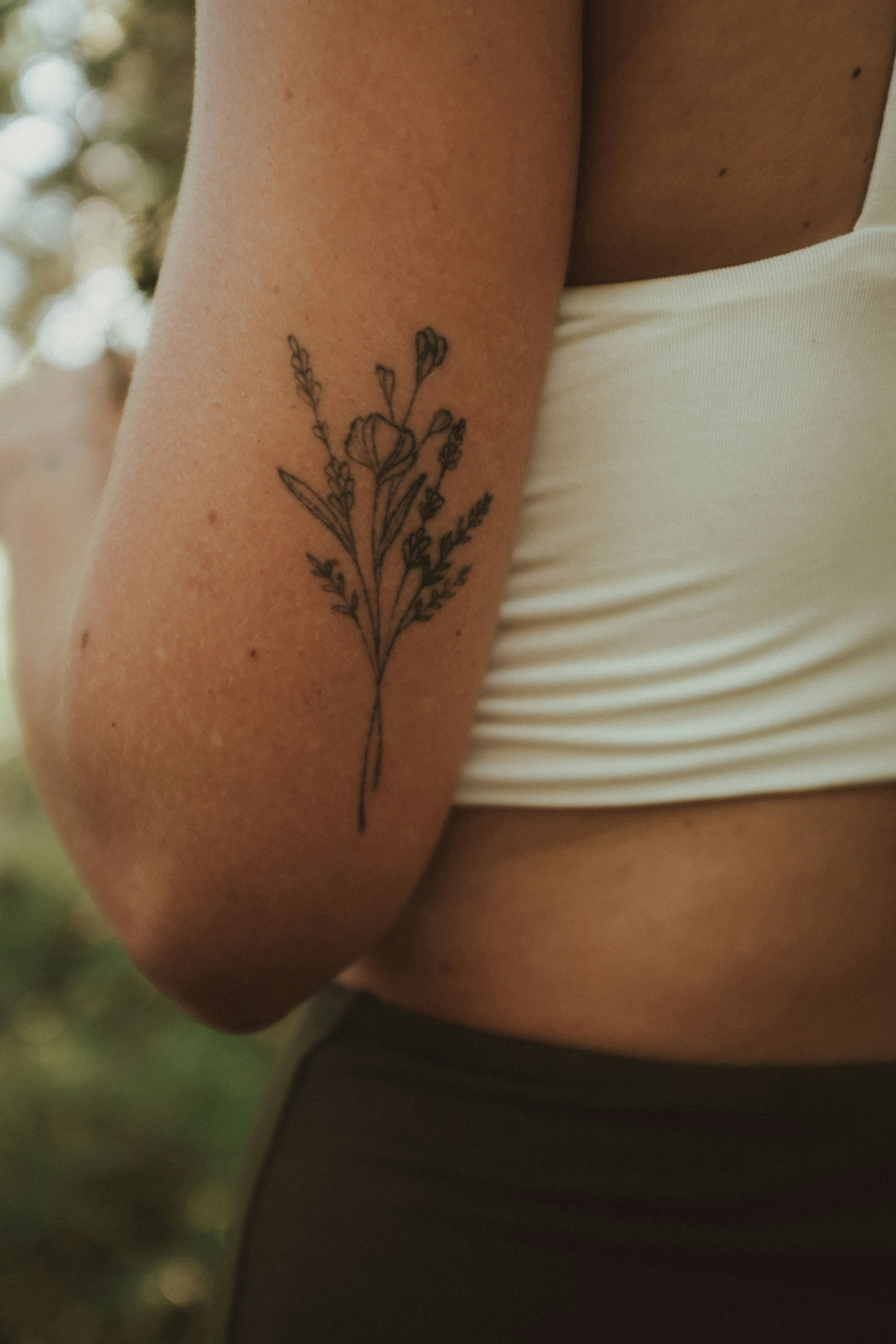 Tatuaje místico línea fina