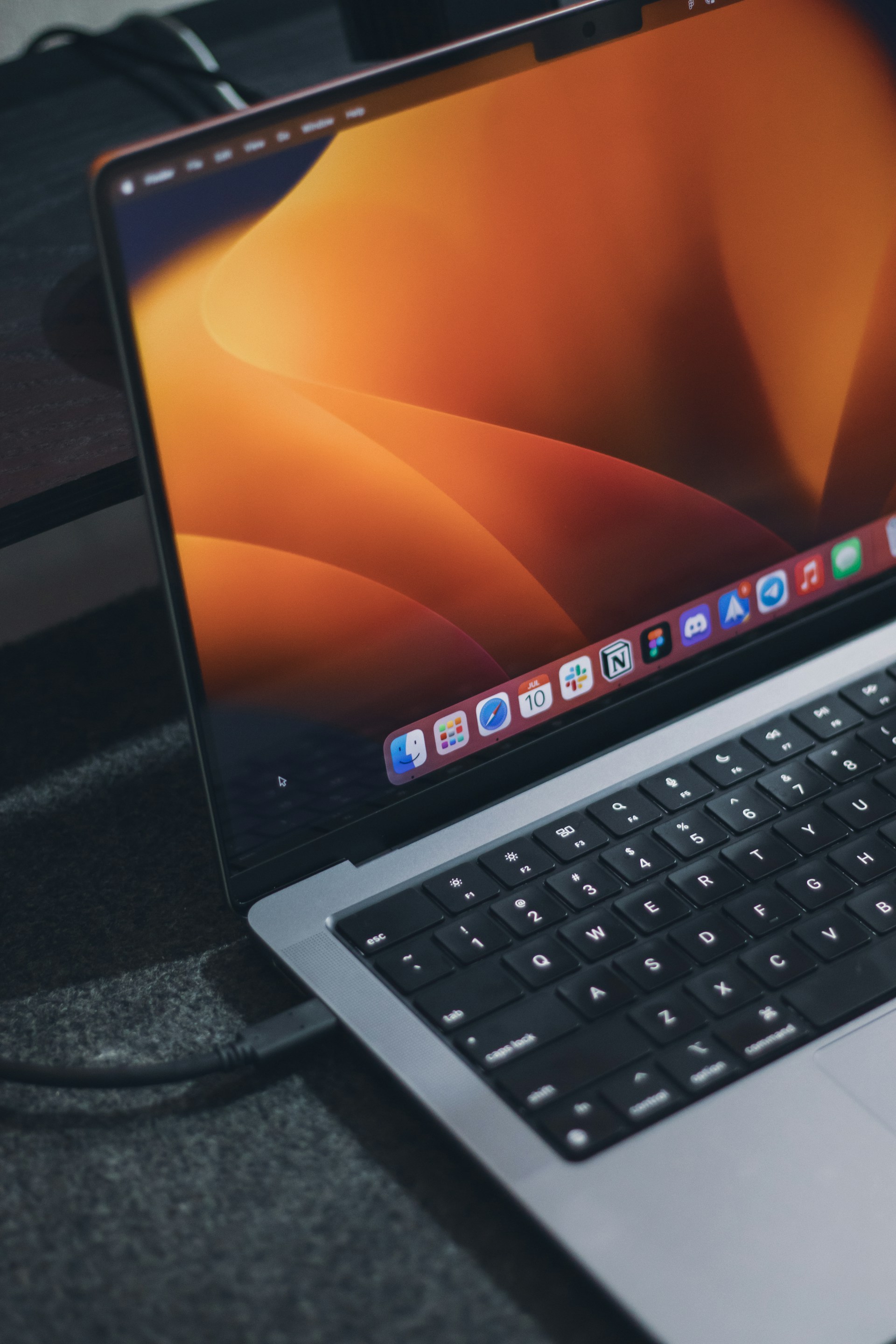 gray computer monitor