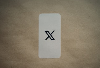 Vertical card with pulsing gold border and 'most popular' badge showcasing Pro Hub Syndicate.