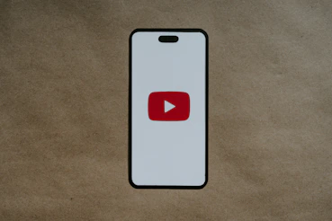 An inviting video tutorial screen showing simple icons and large text designed for seniors.