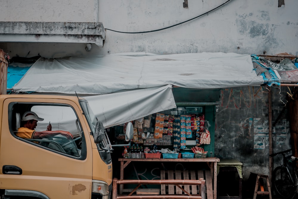 a small truck parked next to a building