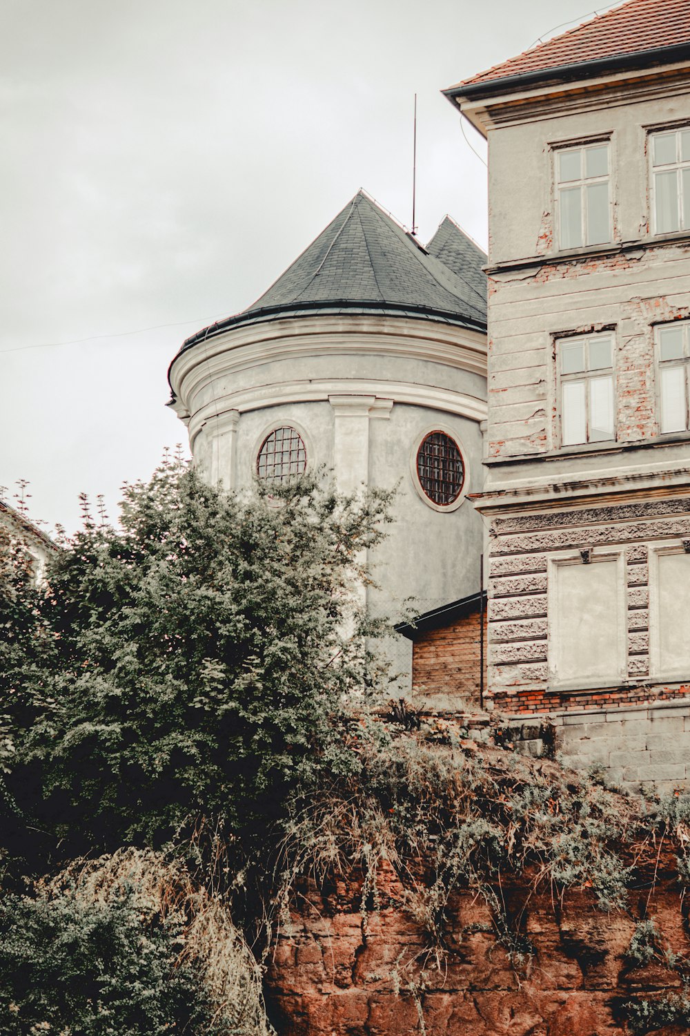 an old building with a tower on top of it