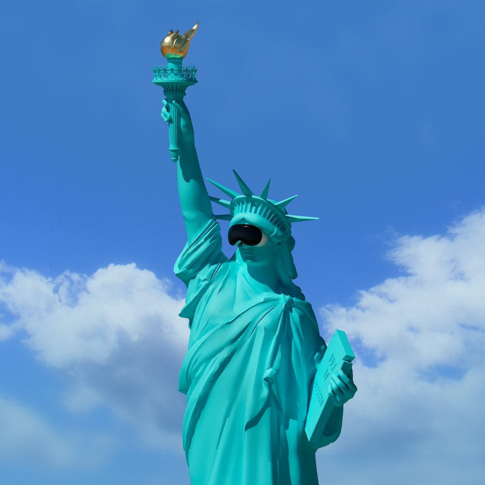 the statue of liberty has a gold crown on its head