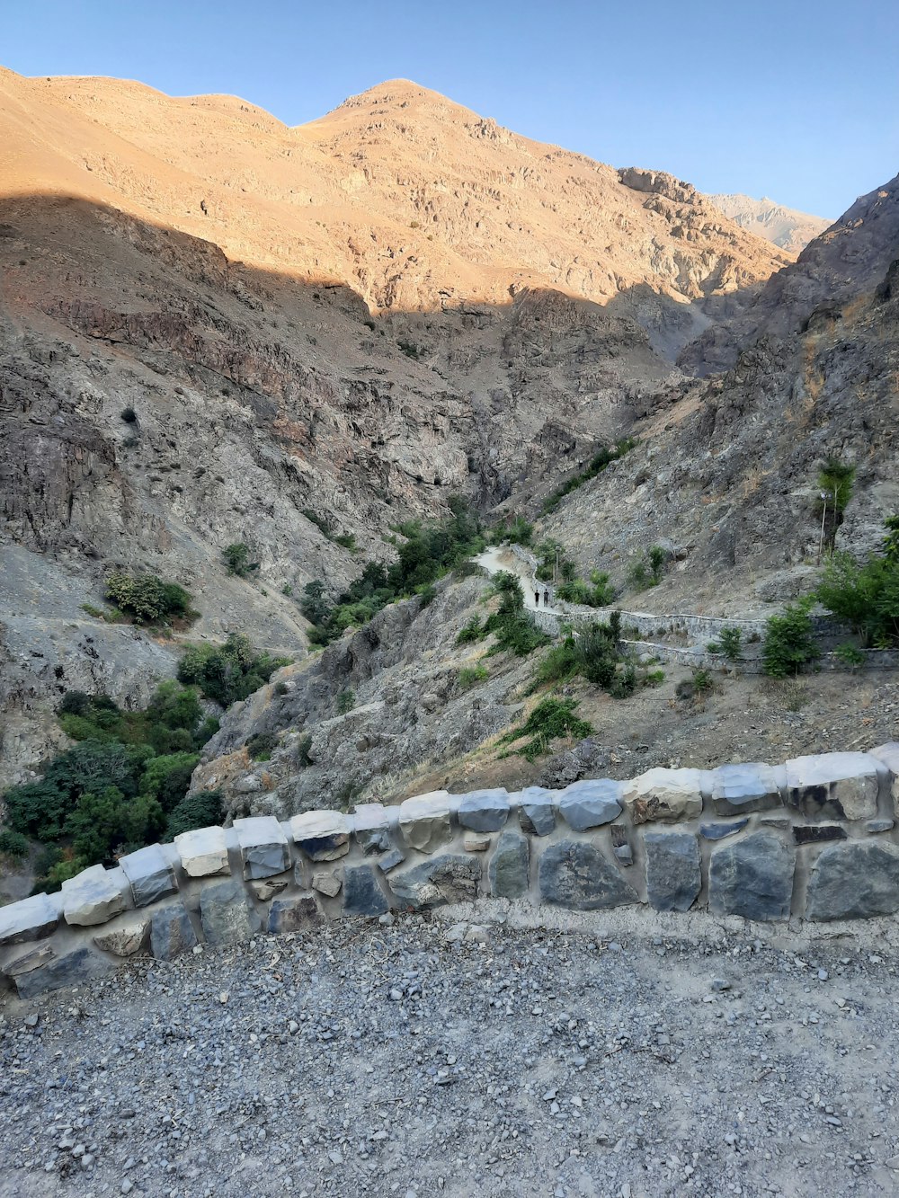 a stone wall in the middle of a mountain range