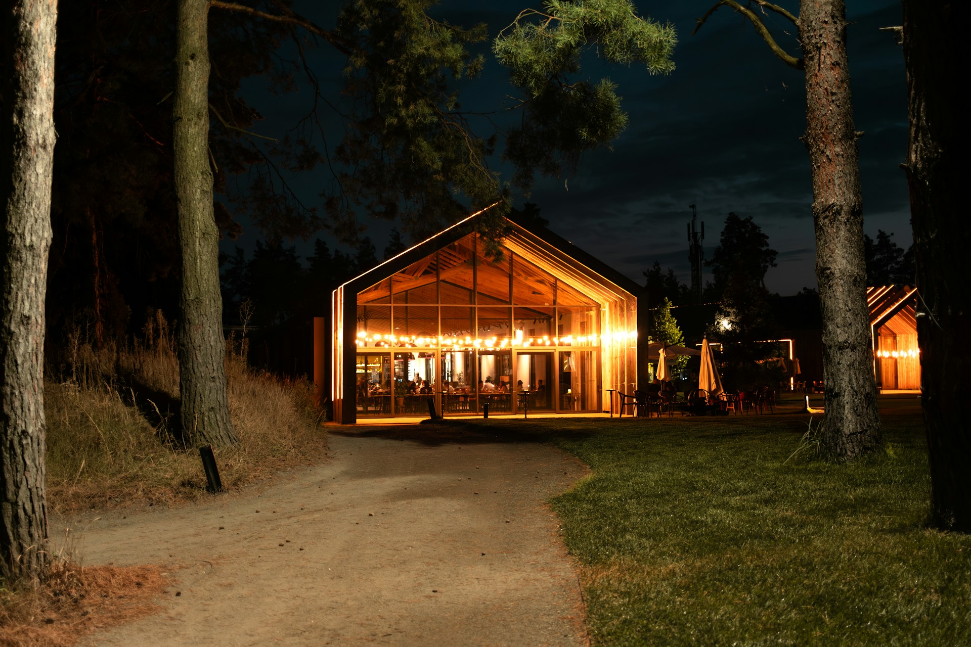 black and white bed linen