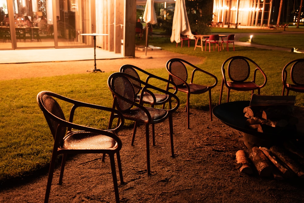 a row of chairs sitting next to a fire pit