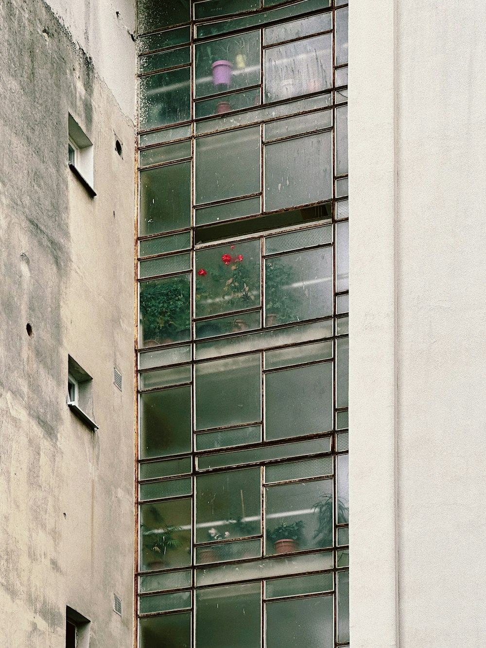 a tall building with a bunch of windows