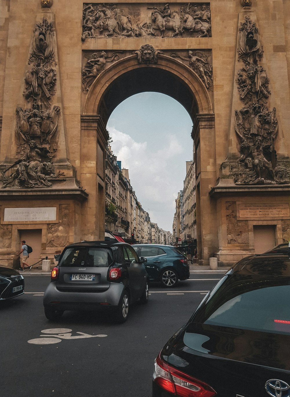 a city street filled with lots of traffic