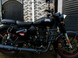 a black motorcycle parked in front of a building
