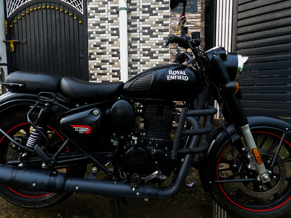 a black motorcycle parked in front of a building