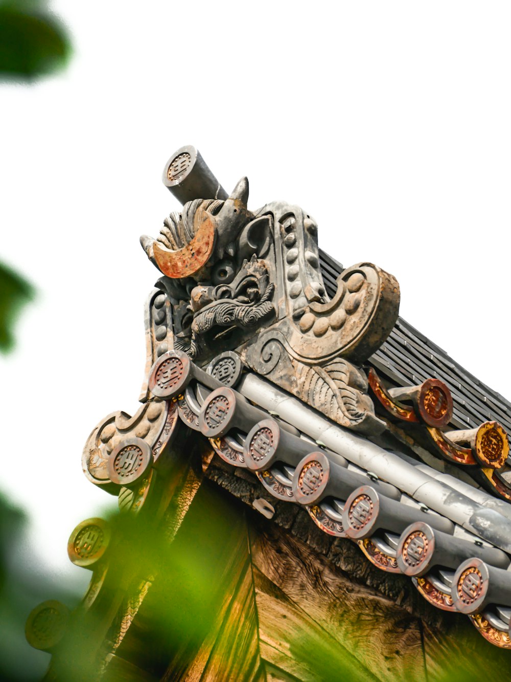 a close up of a roof with a dragon on it