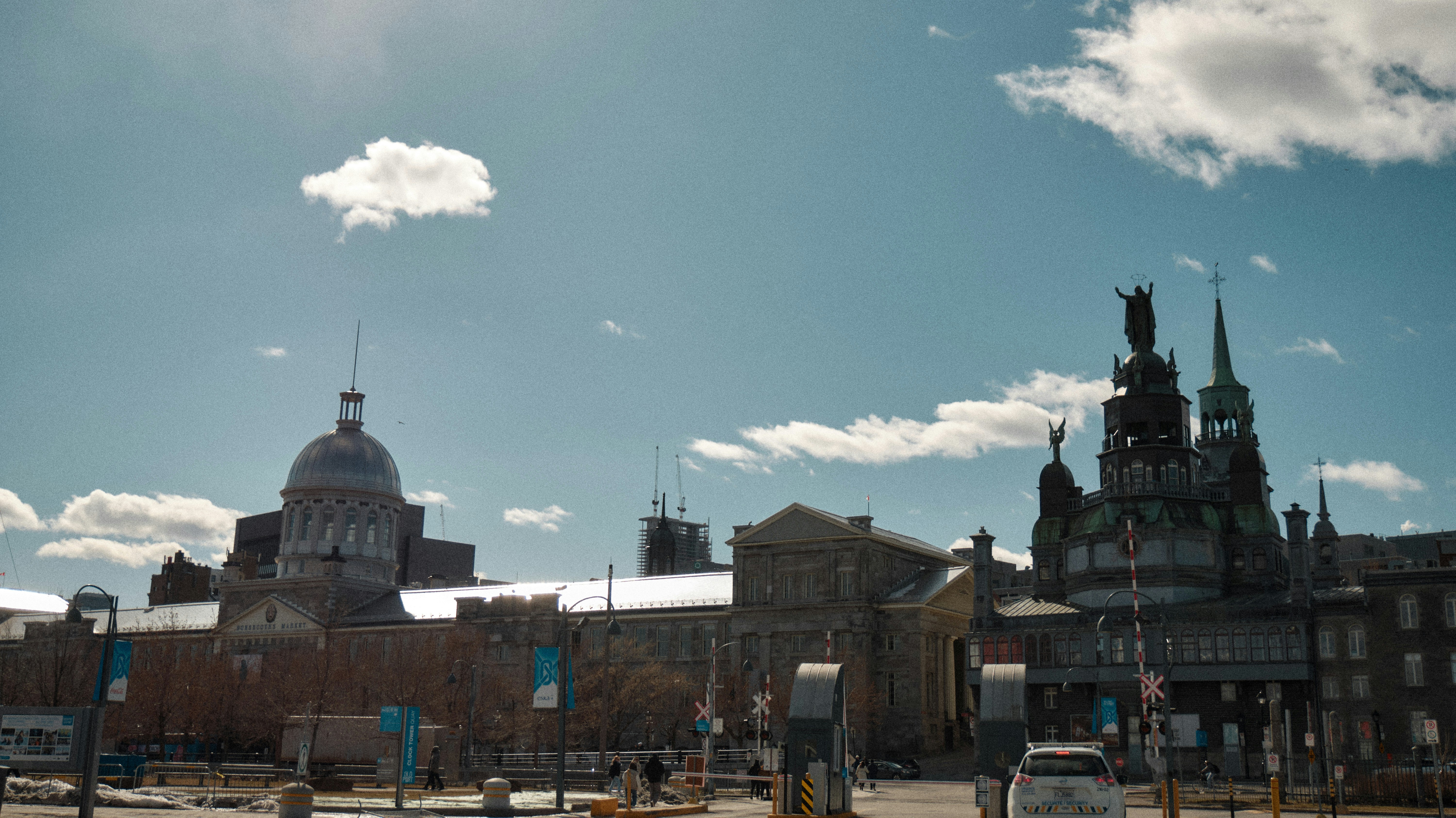How to get to Circuit Gilles Villeneuve guide with Montreal skyline context