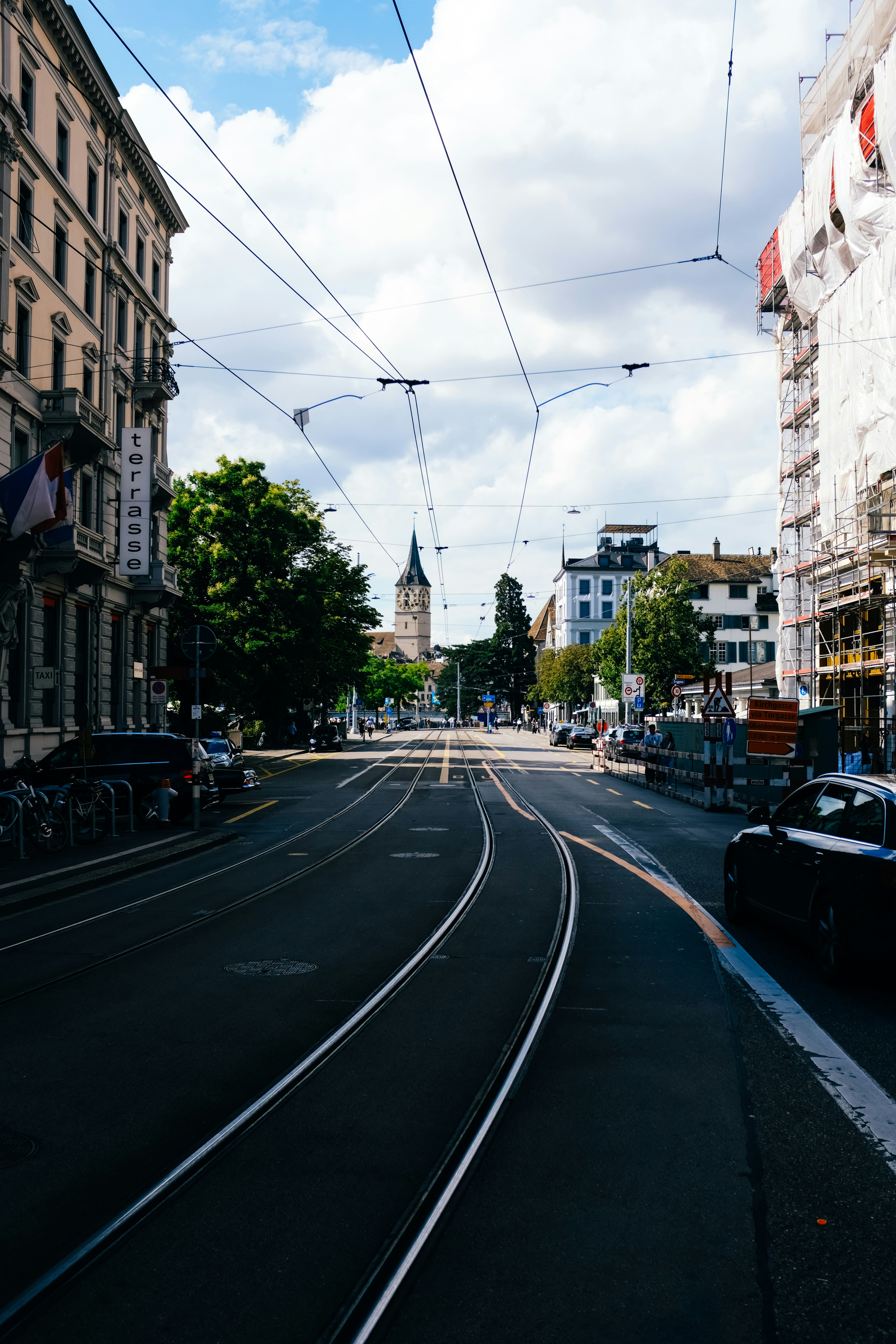 Photo by adrienolichon